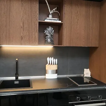 Apartment Hidden Gem- Studio Garibaldi-perfect For Couples *